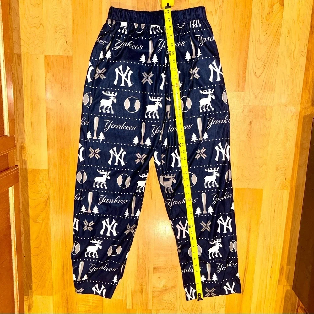 NWOT New York Yankees Allover Print Holiday Sleep Lounge Pants